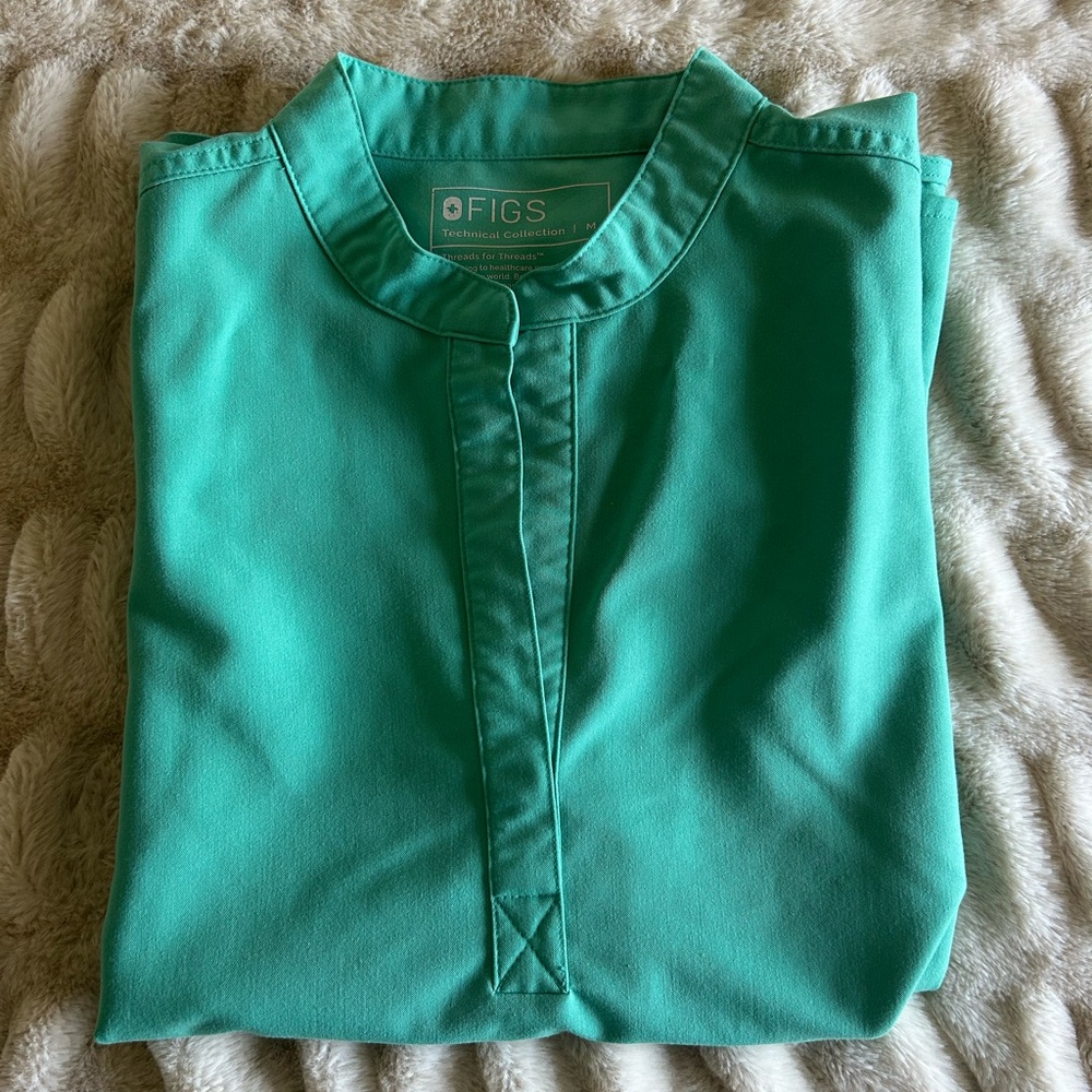 Figs Rafeal Oversized Scrub Top